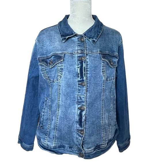 Torrid Women’s Trucker Blue Denim Jacket Plus Size 2 Button Front Stretch - Picture 1 of 8